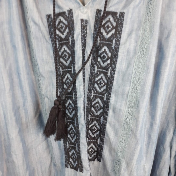 Crown & Ivy Chambray Blouse Boho Embroidered XS - Picture 3 of 4